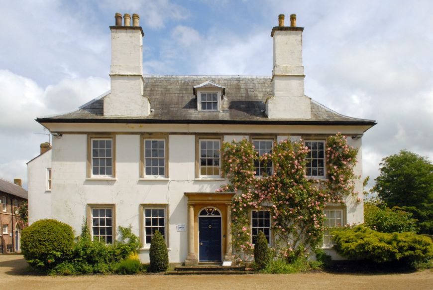an old georigan white house